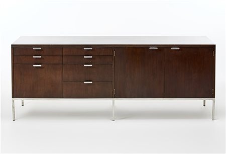 Edward Wormley (Attribuito)
Sideboard a due ante e sette cassetti di diversa pro