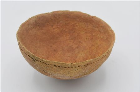 COPPA IN CERAMICA ACROMA DATAZIONE: IV-III millennio a.C. MATERIA E TECNICA:...