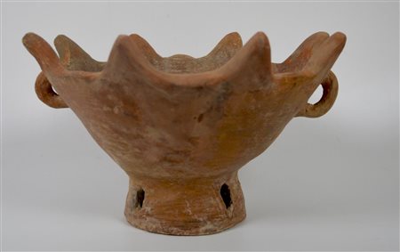 COPPA DENTELLATA DATAZIONE: II millennio a. C. MATERIA E TECNICA: argilla...