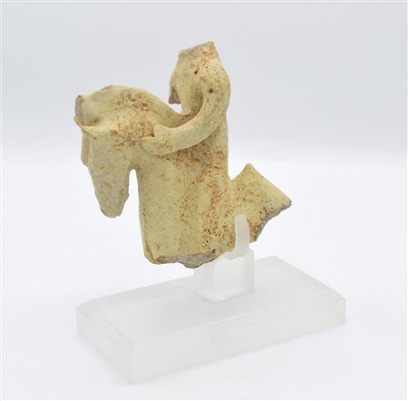 CAVALIERE DATAZIONE: VI-V sec. a. C. MATERIA E TECNICA: argilla figulina...