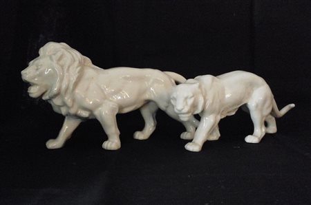 Coppia di leoni in porcellana con marchio cm.28x8x16