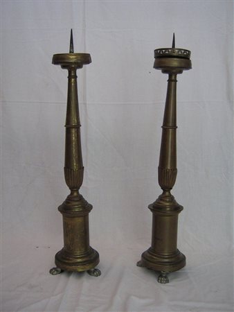 Coppia di candelieri antichi in metallo h.cm.70