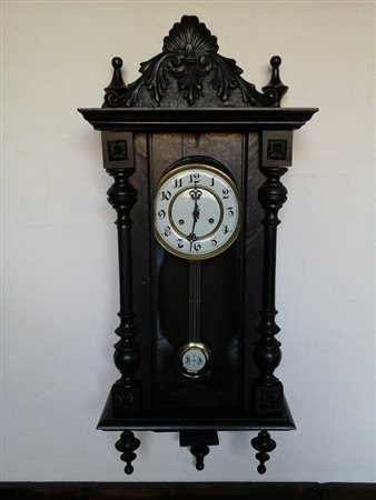 Orologio a pendolo da parete in legno ebanizzato fine XIX secolo cm.40x19x85