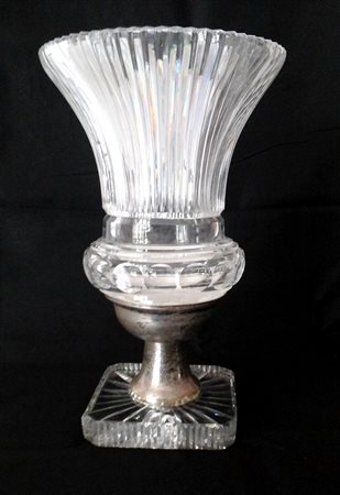 Vaso in cristallo molato e argento h.cm.31,5 - lieve sbeccatura stallo...