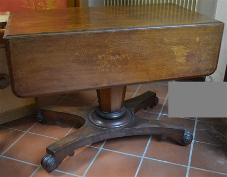 Tavolo a bandelle in noce cm.101x56x74 - XIX secolo