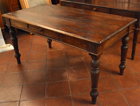 Tavolo in pioppo con cassetto e gambe tornite cm.160x85x81, XIX secolo