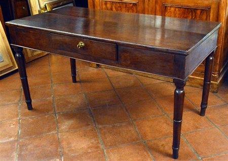 Tavolo in noce con cassetto e gambe tornite cm.151x76x81 - XIX secolo