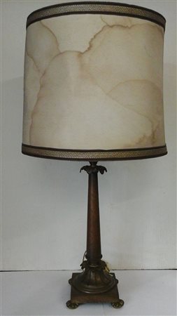 Lampada da tavolo in metallo tornito con paralume h.cm.76