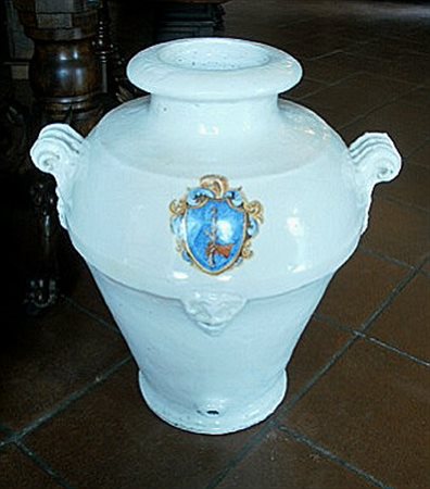 Orcio in maiolica smaltata con stemma araldico h.cm.58 diametro cm.54 - XVIII...