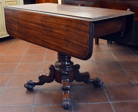 Tavolo a bandelle in mogano a gamba centrale e cassetto laterale cm....