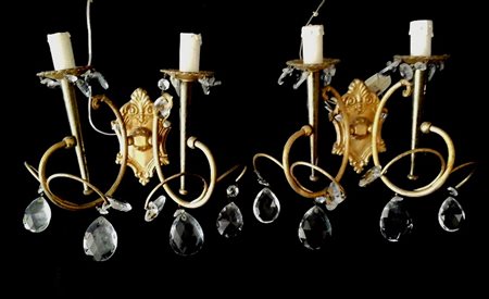 Coppia di appliques in metallo dorato e gocce h.cm.23