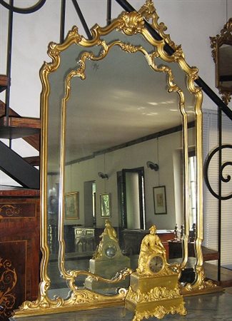 Specchiera da mobile in legno dorato a profilo sagomato cm.125x156 - XIX secolo