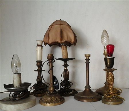 Sette abat-jour in bronzo e altri materiali h.max.cm.32