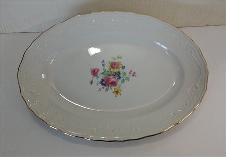 Piatto ovale in porcellana decorata con profilo dorato Ceramiche Galvani...