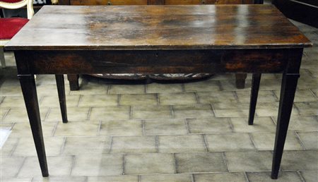 Tavolo scrittoio direttorio in noce ad un cassetto cm.141x70x81 - XVIII secolo