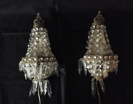 Coppia di appliques in metallo dorato e gocce h.cm.35