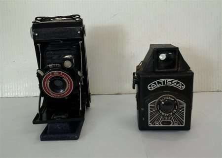 Due fotocamere di cui una a soffietto