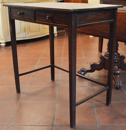 Tavolino Liberty impiallicciato in noce e filettato con due cassettini...