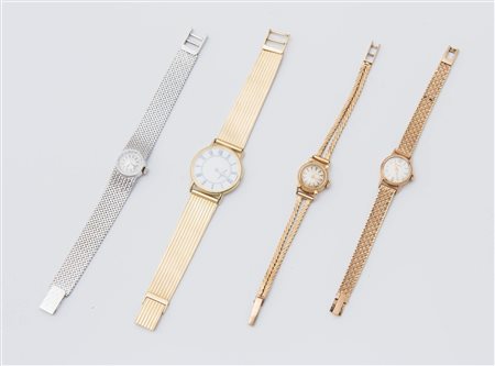 QUATTRO OROLOGI DA POLSO nei tre colori dell’oro, casse rotonde in due corpi...