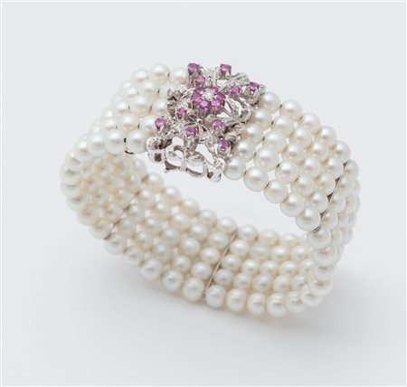 BRACCIALE RIGIDO DI PERLE realizzato a 5 fili di perle coltivate di 5,5 mm di...