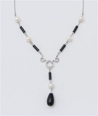 COLLANA IN ORO, PERLE, ONICE E DIAMANTI con catena sottile e anteriormente...