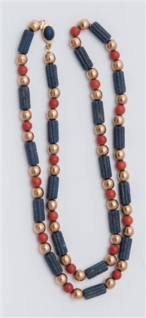 COLLANA IN ORO A BASSO TITOLO E PIETRE DURE realizzata ad una fila di...