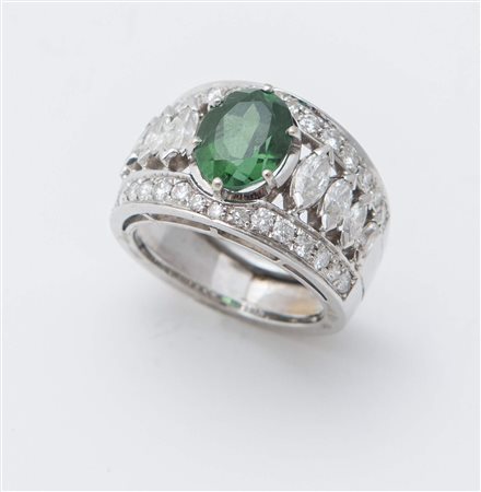 ANELLO CON DIAMANTI E TORMALINA en suite agli orecchini lotto 101. Realizzato...