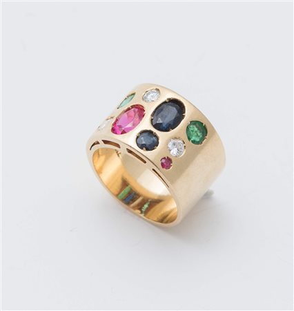 ANELLO A FASCIA in oro giallo 18K, realizzato come una fascia alta decorata...