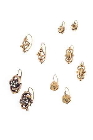 LOTTO DI CINQUE ORECCHINI