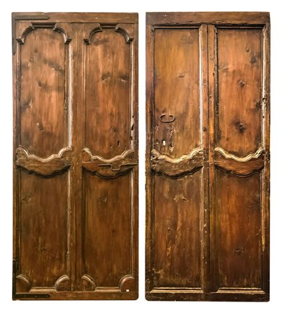 Coppia di porte in legno di castagno, Sicilia, XVIII secolo. Cadauna H cm...