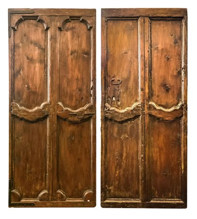 Coppia di porte in legno di castagno, Sicilia, XVIII secolo. Cadauna H cm...