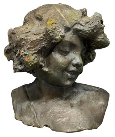Mezzobusto in terracotta patinato bruno raffigurante giovinetta, XX secolo. H...