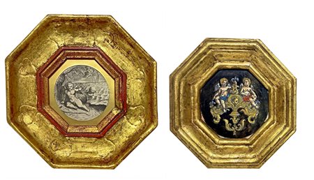 Coppia di incisioni in cornici ottagonali raffiguranti putti, XX secolo Cm...