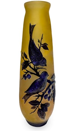 Vaso Cameo firmato alla base Le Verre Francais. Decoro “Kalanchoë” fondo. XX...