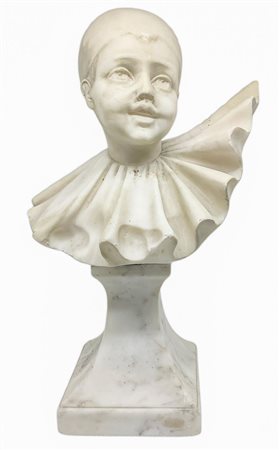 Scultura in marmo raffigurante Pierrot, XIX /XX secolo. Con base in marmo. H...