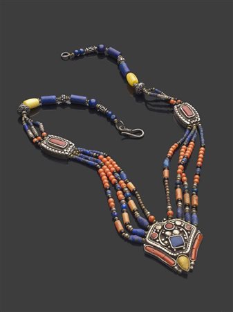 Colllana etnica in corallo Mediterraneo, lapislazzuli e pietre