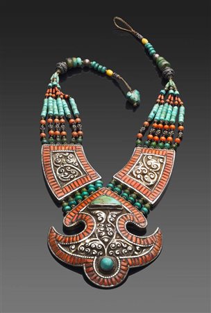 Collana etnica in corallo Mediterraneo, turchese e pietre