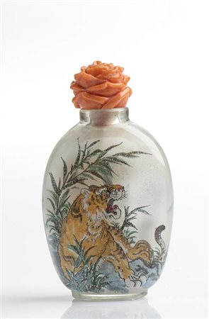 Snuff bottle cinese in vetro con tappo in corallo Cerasuolo  -  Manifattura Guarracino, Torre del Greco