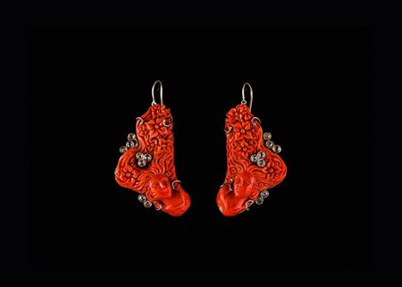 Orecchini in oro,
corallo Cerasuolo e diamanti - Italia, inizio XX secolo
