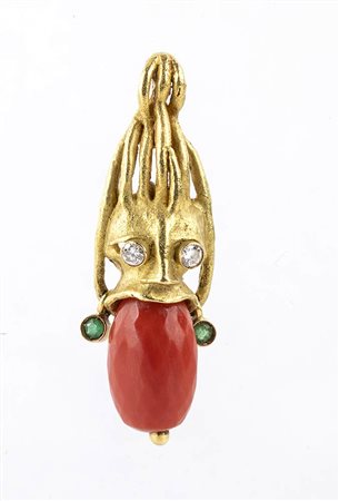 Pendente in corallo Mediterraneo, diamanti e smeraldi
