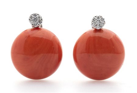 Paio di orecchini in oro, corallo Cerasuolo e brillanti - Italia XX secolo