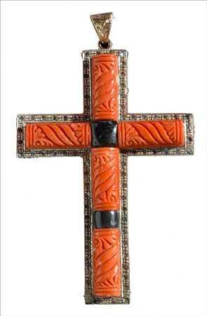 Croce in corallo Cerasuolo, oro, argento e rose di diamante - Italia XX secolo