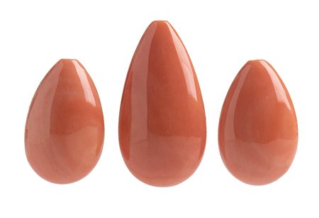 Trittico composto da coppia di gocce e pendente lisci in corallo Cerasuolo - Manifattura Guarracino, Torre del Greco    