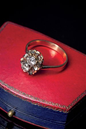 Anello in oro 18 Kt con diamanti