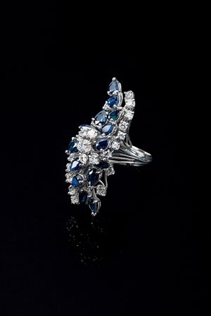 Anello in oro 18 Kt con diamanti e zaffiri