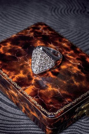 Anello in oro 18Kt con diamanti