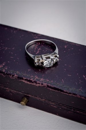 Anello in oro 18 Kt con diamanti