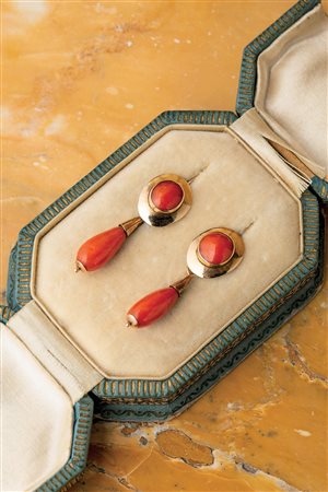 Orecchini in corallo e oro 18 Kt
