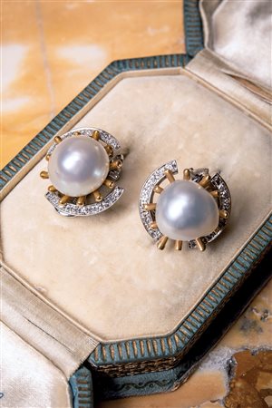 Orecchini in oro 18 Kt con perle e diamanti