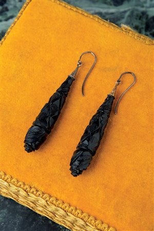 Orecchini Vittoriani in Jet e oro 18 Kt